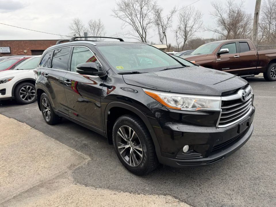Used 2016 Toyota Highlander XLE AWD/4WD image 5