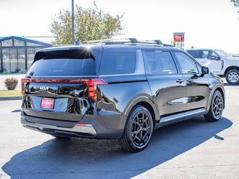 Used 2025 Kia Carnival SX w/ SX Dark Edition Package FWD image 8