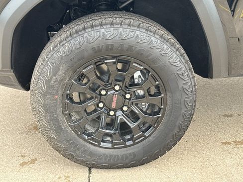 New 2026 GMC Canyon Elevation w/ Convenience Package image 15