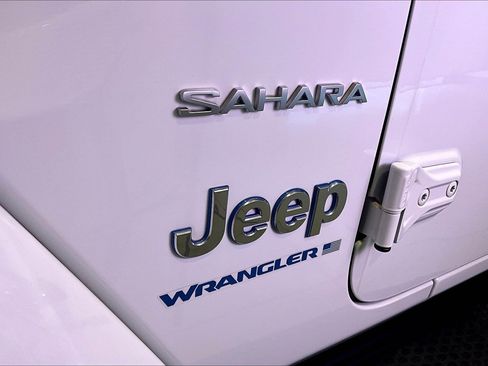 Used 2023 Jeep Wrangler Unlimited Sahara AWD/4WD image 25