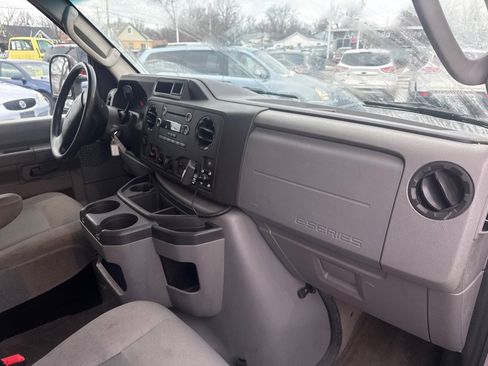 Used 2017 Ford E-450 and Econoline 450 Super Duty image 13
