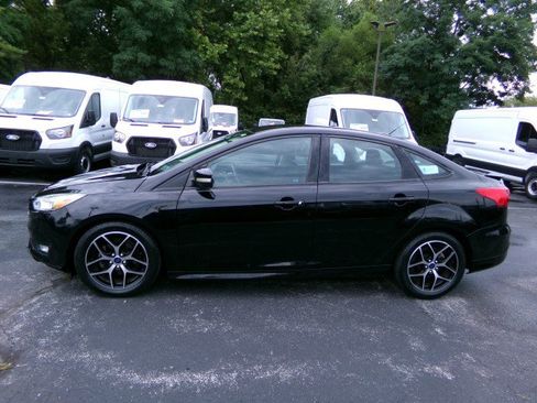Used 2016 Ford Focus SE w/ SE Sport Package FWD image 6