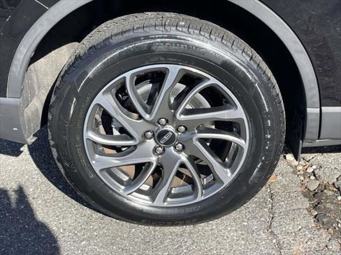 Used 2022 Lincoln Corsair AWD w/ Equipment Group 101A image 9