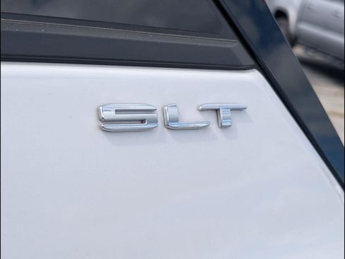 Used 2023 GMC Terrain SLT w/ Tech Package FWD image 23