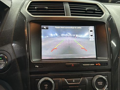 Used 2016 Ford Explorer XLT w/ Equipment Group 202A image 19