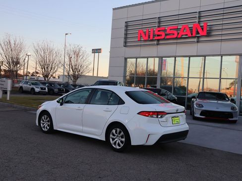 Used 2024 Toyota Corolla LE image 4