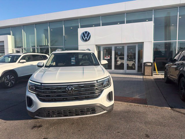 Used 2024 Volkswagen Atlas SEL AWD/4WD image 3