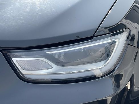 Used 2023 Chrysler Pacifica Touring-L FWD image 16