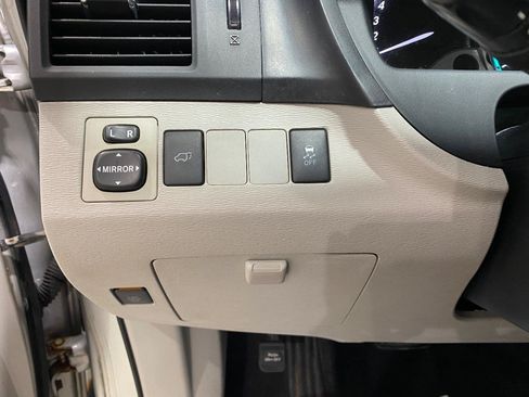 Used 2010 Toyota Venza AWD image 9