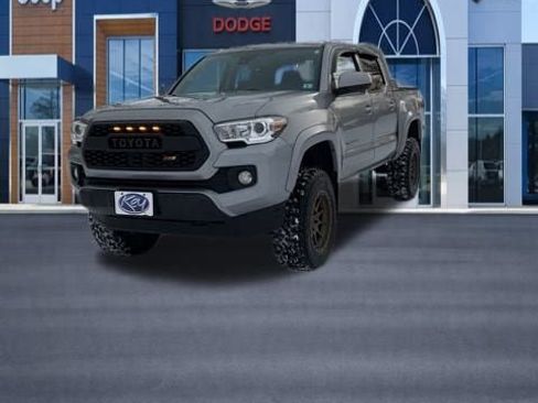 Used 2019 Toyota Tacoma SR5 image 2