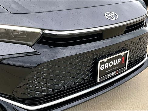 Used 2023 Toyota Crown Limited image 28