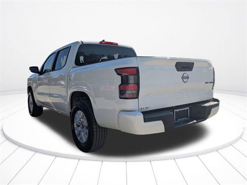 Used 2023 Nissan Frontier SV image 6