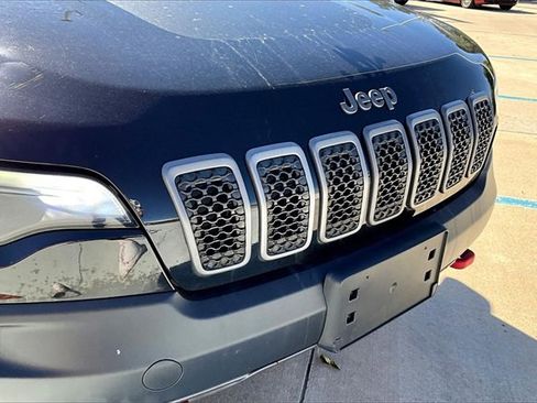 Used 2019 Jeep Cherokee Trailhawk image 30