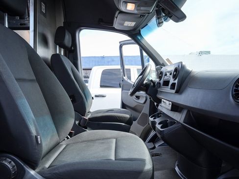 Used 2019 Mercedes-Benz Sprinter 144 image 19