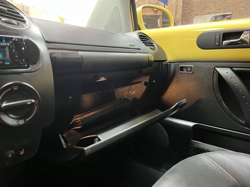 Used 2009 Volkswagen Beetle S FWD image 18