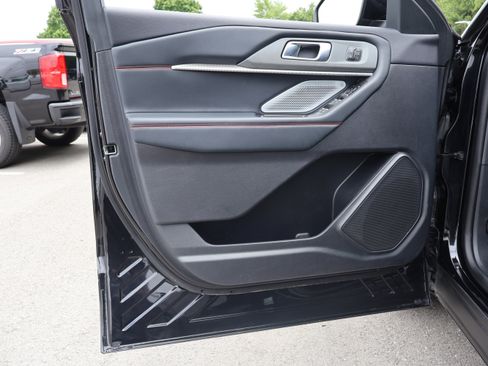 Used 2025 Ford Explorer ST AWD/4WD image 39
