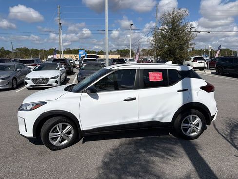 Certified 2025 Nissan Kicks Play S image 4