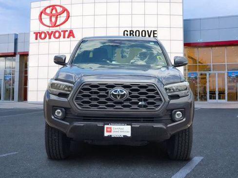 Used 2021 Toyota Tacoma TRD Off-Road w/ Technology Package AWD/4WD image 9