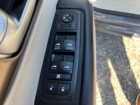 Used 2017 Chrysler Pacifica Touring-L image 23