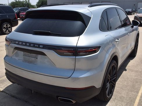 Used 2022 Porsche Cayenne AWD/4WD image 6