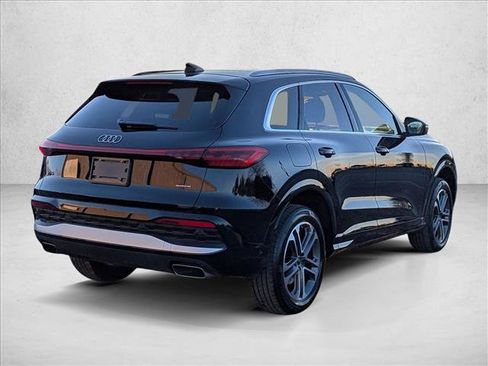 Used 2025 Audi Q5 Premium w/ Convenience Package image 5