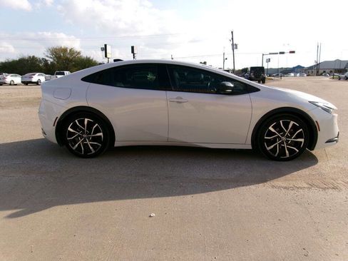 Used 2024 Toyota Prius Prime image 3