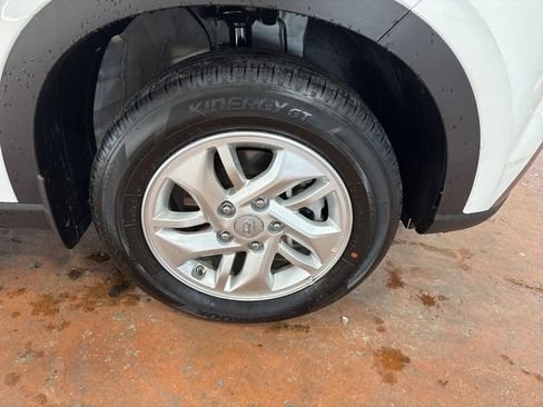 Used 2025 Hyundai Venue SE image 10