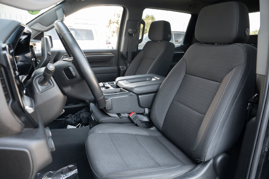 Used 2025 Chevrolet Silverado 1500 LT w/ LPO, Dark Essentials Package RWD image 19