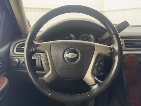 Used 2014 Chevrolet Suburban LT w/ Luxury Package image 19