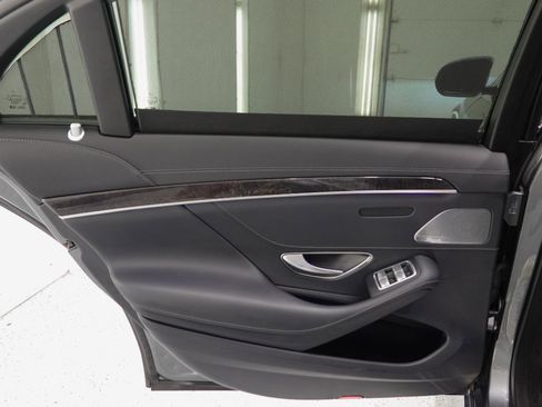 Used 2017 Mercedes-Benz S 550 Sedan w/ Sport Package w/ Sport Package image 38