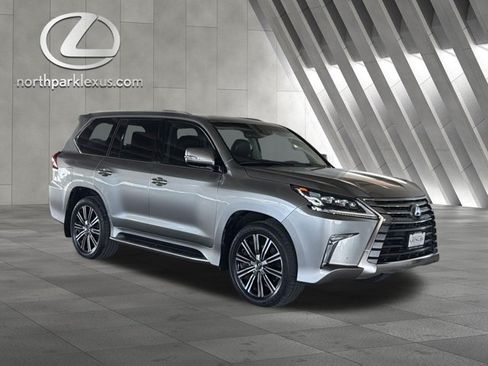 Used 2020 Lexus LX 570 4WD w/ Luxury Package image 5