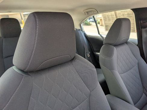 Used 2022 Toyota Corolla LE image 3