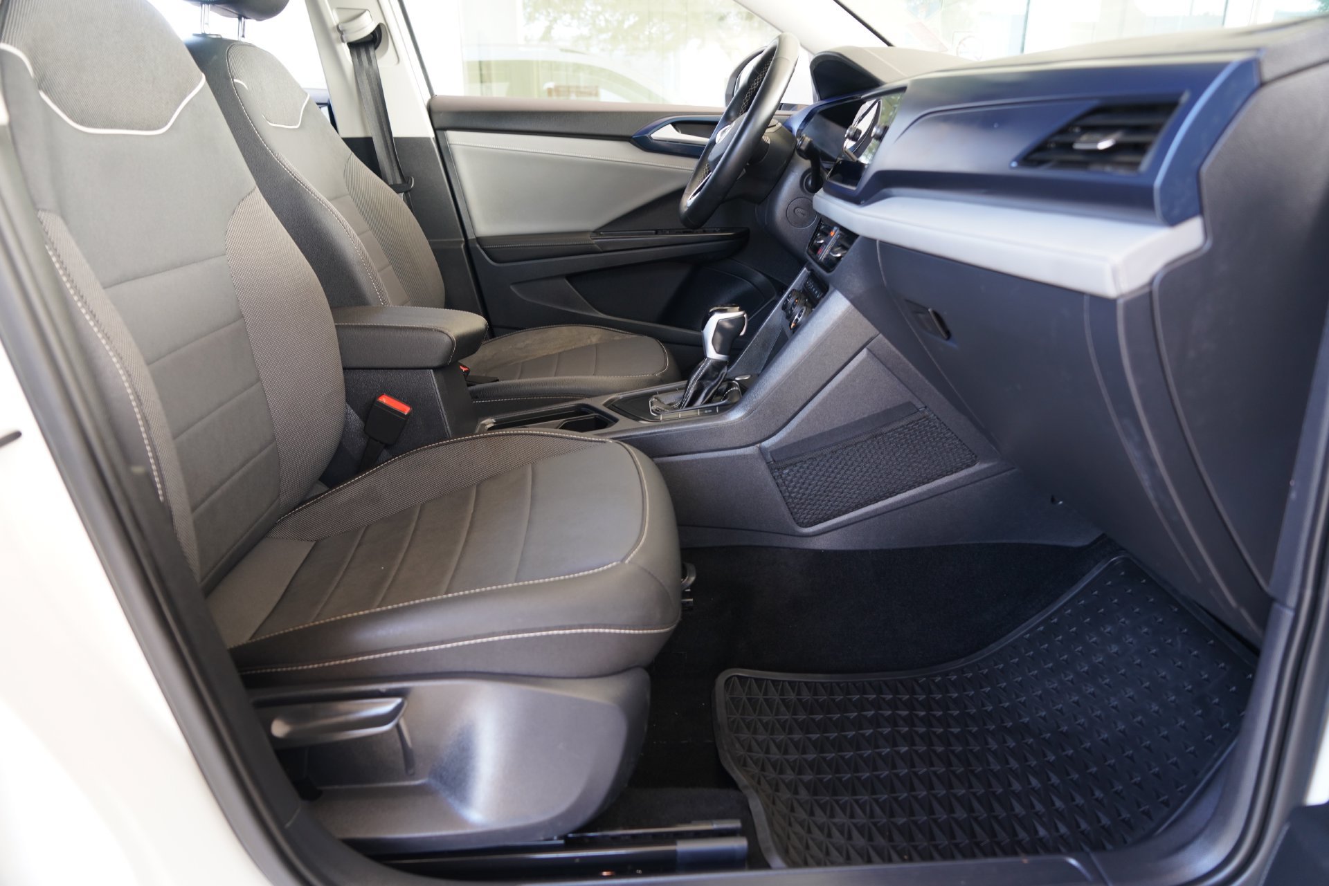 Certified 2024 Volkswagen Taos SE FWD image 23
