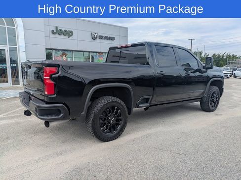 Used 2025 Chevrolet Silverado 2500 High Country w/ High Country Premium Package AWD/4WD image 4