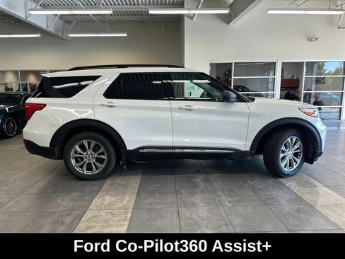 Used 2023 Ford Explorer XLT w/ Equipment Group 202A AWD/4WD image 10