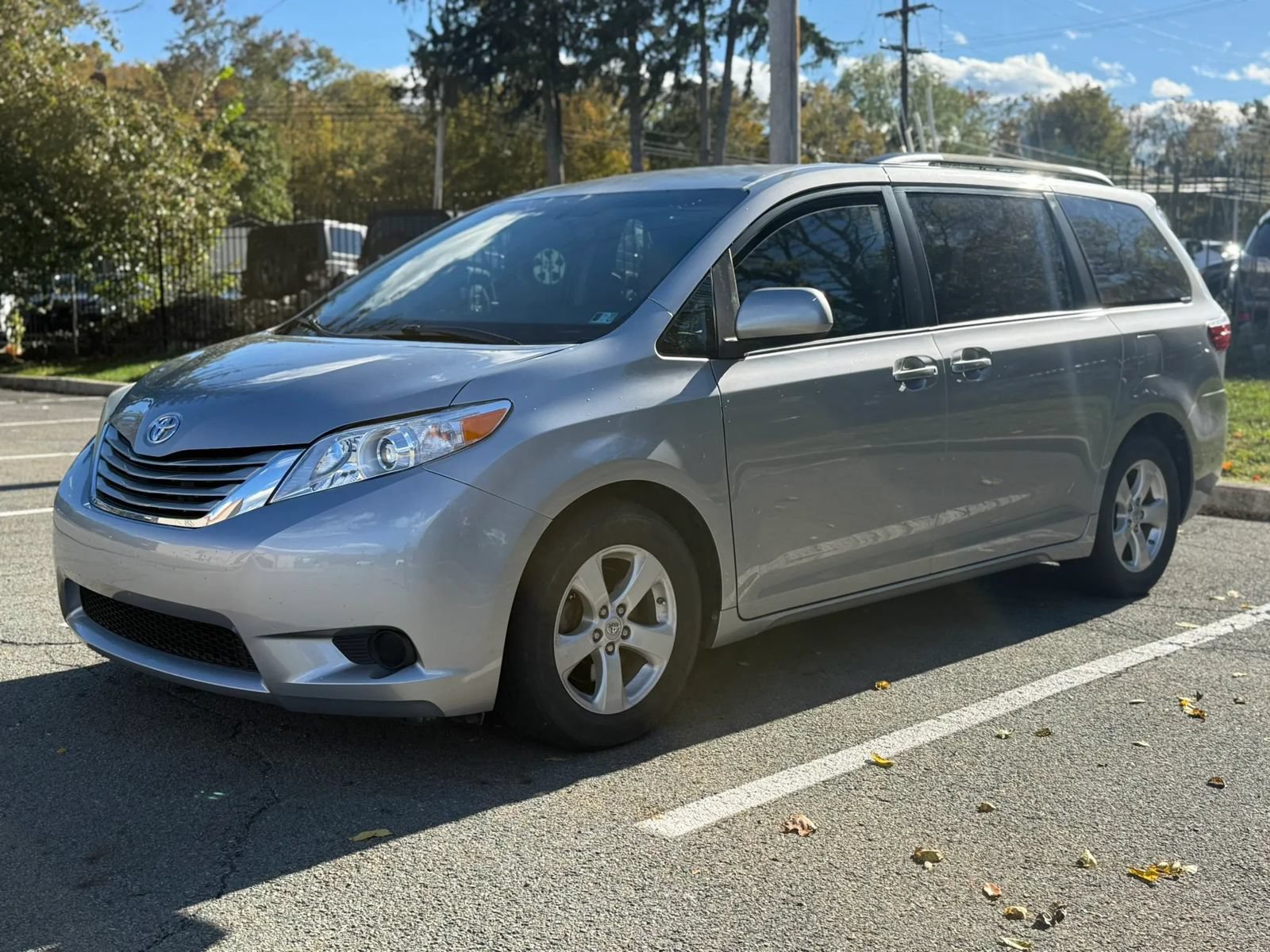 Used 2017 Toyota Sienna LE FWD image 9