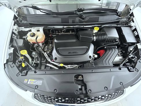 Used 2022 Chrysler Pacifica Touring-L FWD image 22