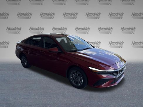 Used 2024 Hyundai Elantra SEL FWD image 2