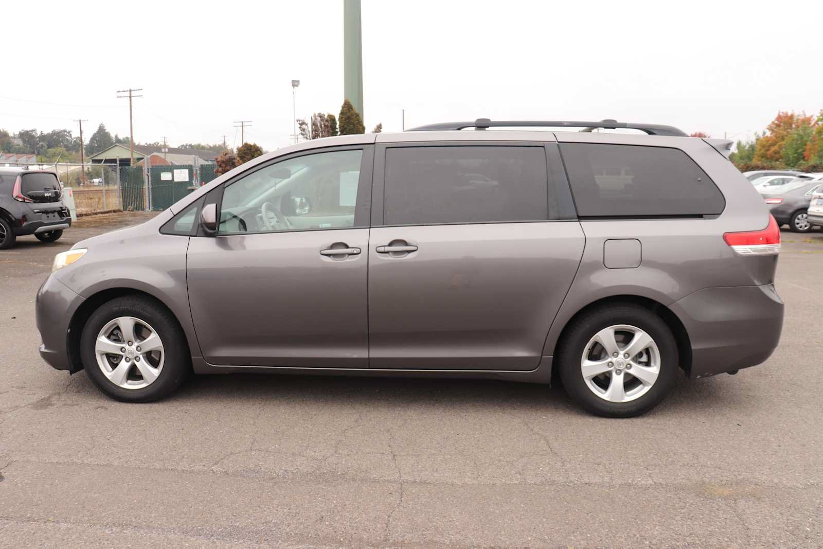 Used 2014 Toyota Sienna LE FWD image 8