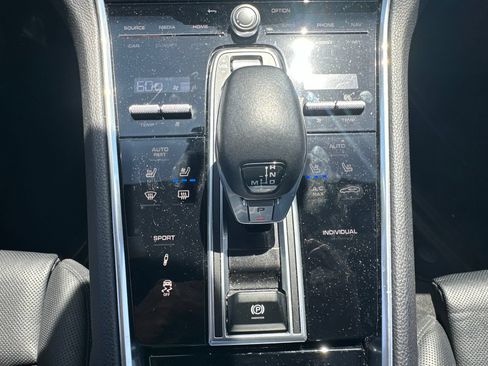 Used 2023 Porsche Panamera image 22