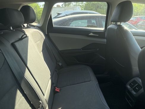 Used 2023 Volkswagen Taos SE w/ Panoramic Sunroof Package image 11