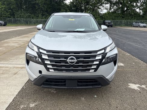 Used 2025 Nissan Rogue SV FWD image 2