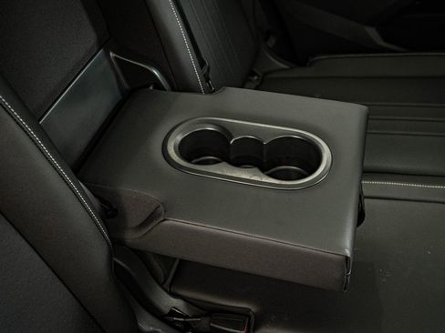 Used 2023 Volkswagen Tiguan SE w/ Panoramic Sunroof Package image 39