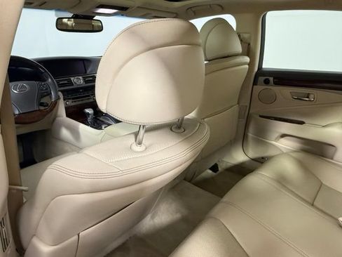 Used 2016 Lexus LS 460 w/ Comfort Package RWD image 37