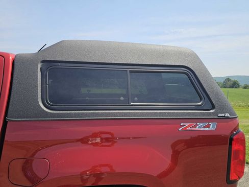 Used 2015 Chevrolet Colorado Z71 AWD/4WD image 8