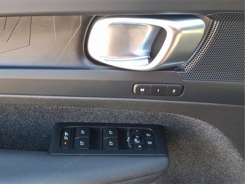 Used 2023 Volvo C40 Recharge Core image 13