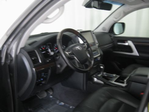 Used 2018 Toyota Land Cruiser 4WD V8 image 12