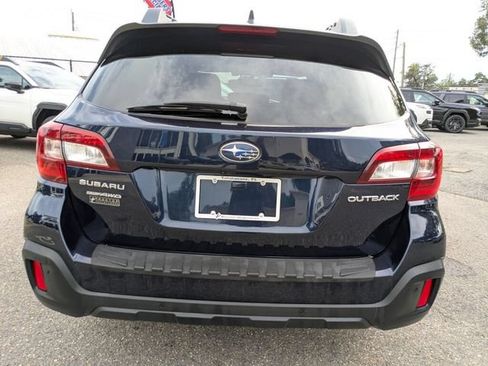 Used 2018 Subaru Outback 2.5i Limited AWD/4WD image 9
