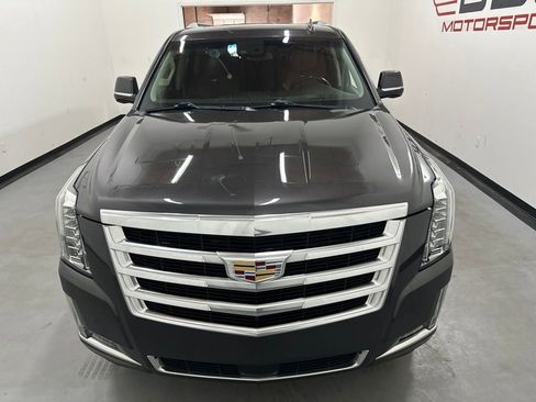 Used 2018 Cadillac Escalade ESV Premium Luxury RWD image 3