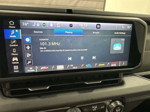 Used 2025 Jeep Gladiator Mojave w/ Safety Group image 13